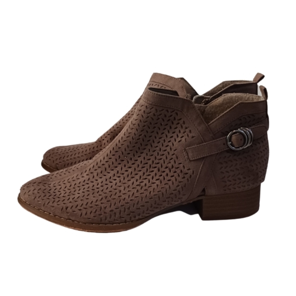 Vince Camuto womens ankle booties size 5,‎ Brown